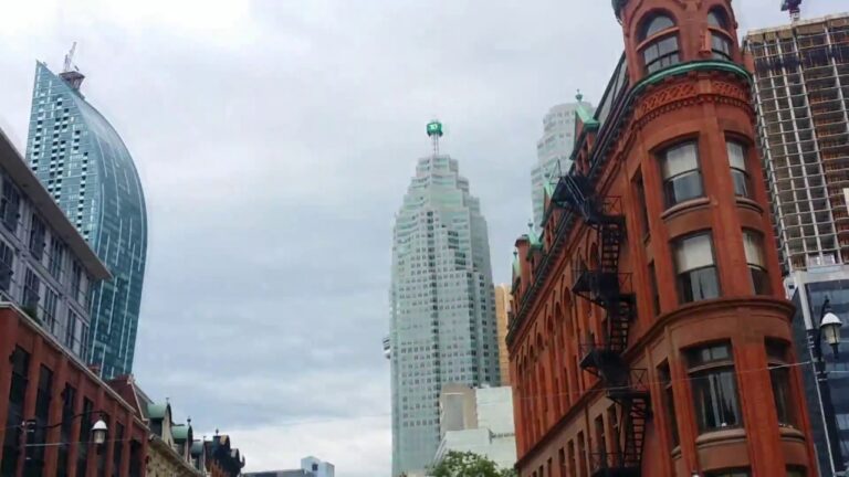 Exploring Downtown Toronto – FULL VIDEO TOUR (Ontario, Canada)