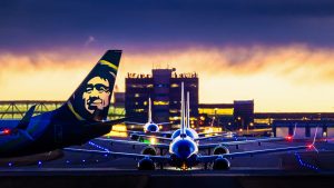 Thanksgiving Rush Faces Shutdown Chaos and Spirit Airlines Uncertainty